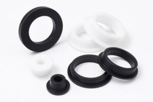 T-seals in black and white, polymer sealing rings with reinforced lips, designed for hydraulic and pneumatic cylinder applications to prevent leakage.